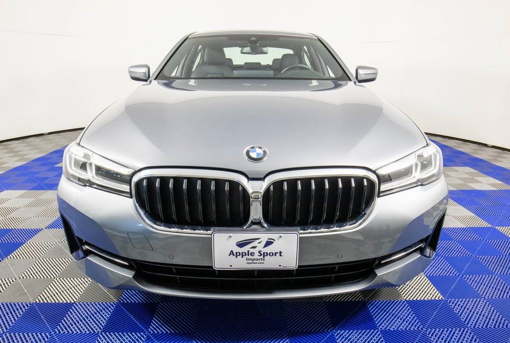 Used 2023 BMW 540i w/ Convenience Package image 2