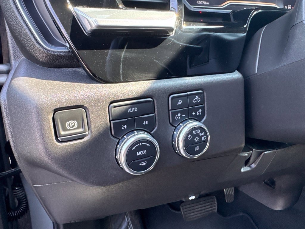 Used 2025 GMC Sierra 1500 SLT AWD/4WD image 31