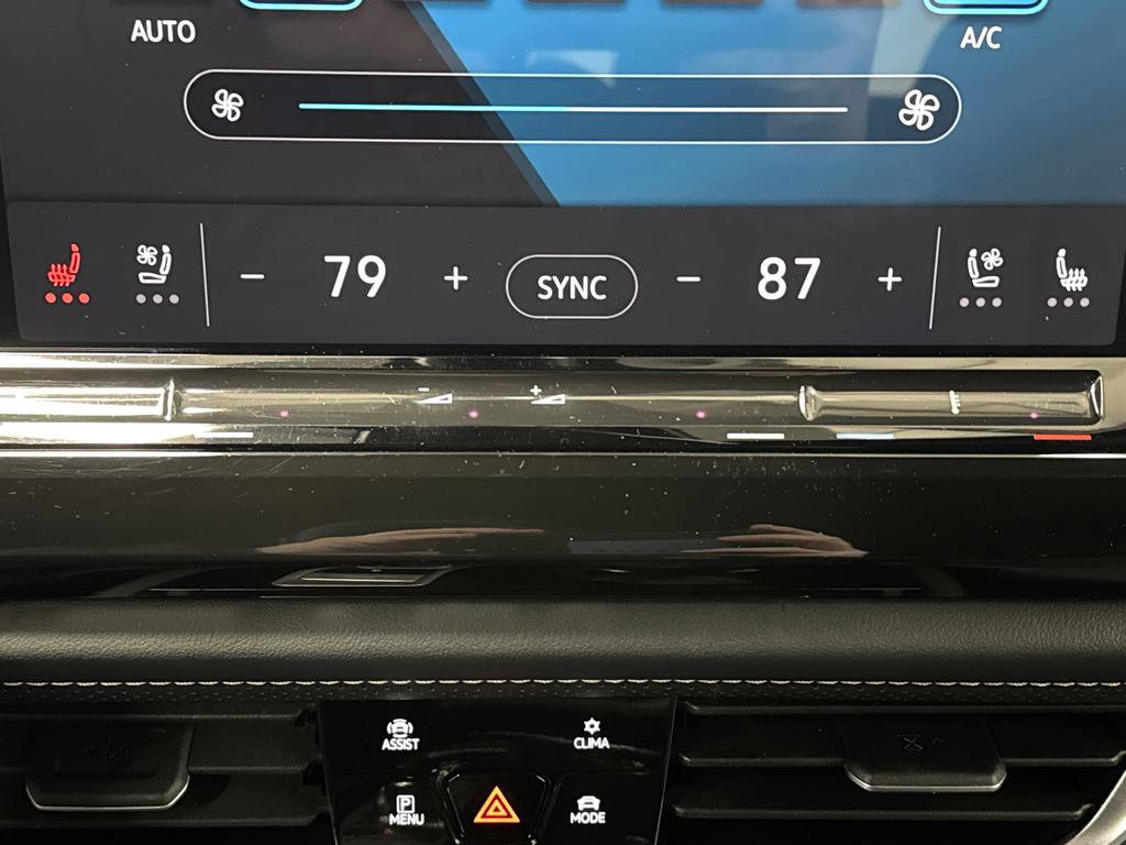 Used 2025 Volkswagen Atlas Cross Sport SE image 7