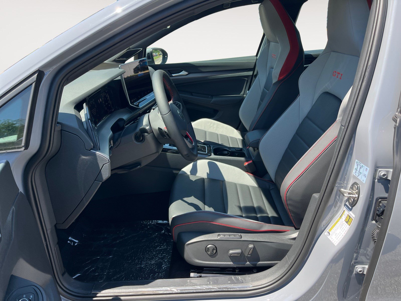 New 2025 Volkswagen GTI SE FWD image 9