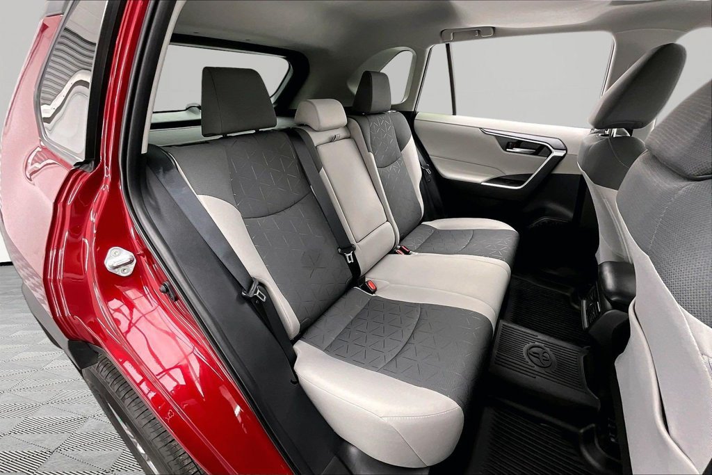 Used 2025 Toyota RAV4 XLE w/ Convenience Package FWD image 27