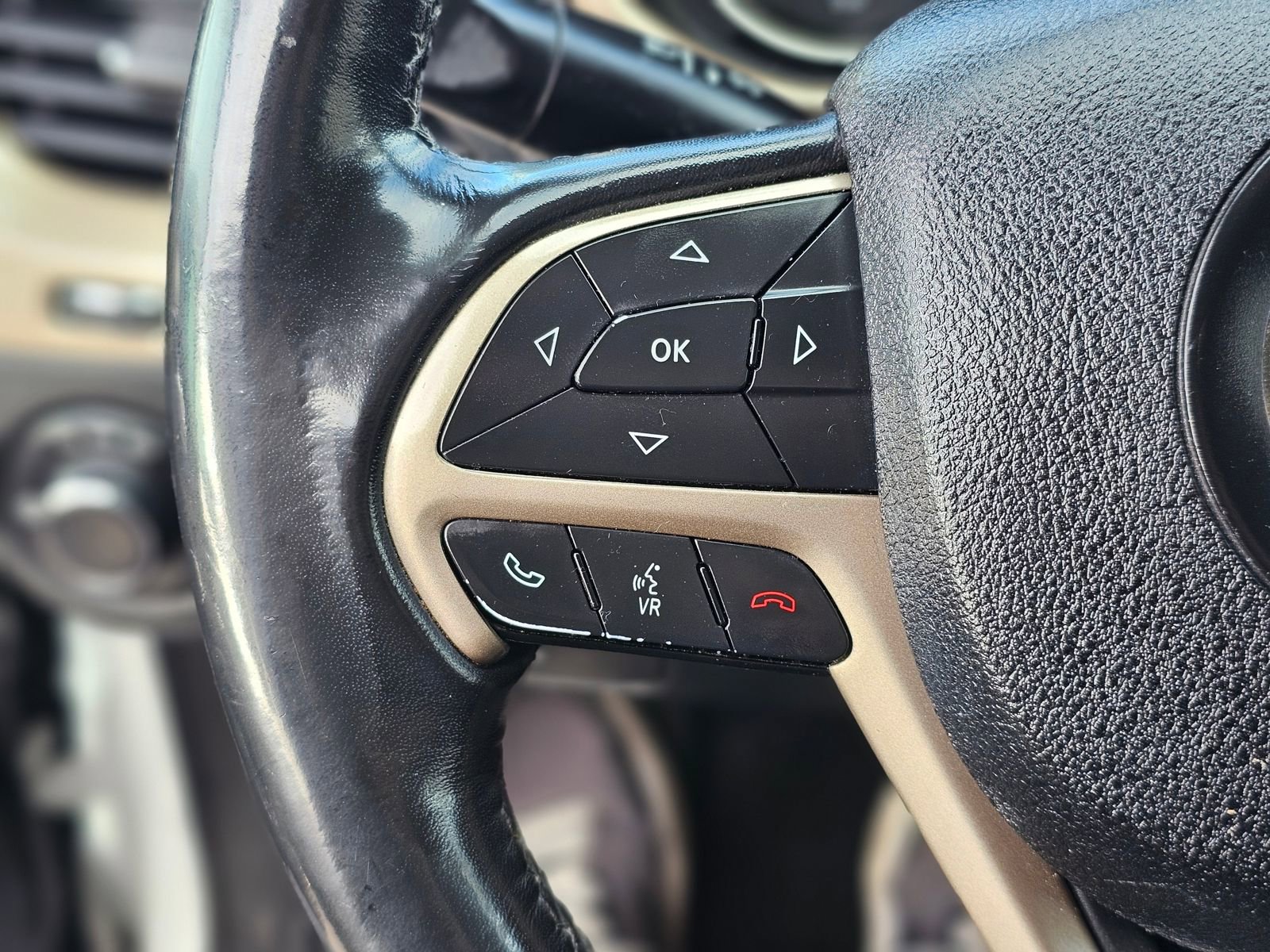 Used 2015 Jeep Cherokee Sport w/ Sport Appearance Group FWD image 18