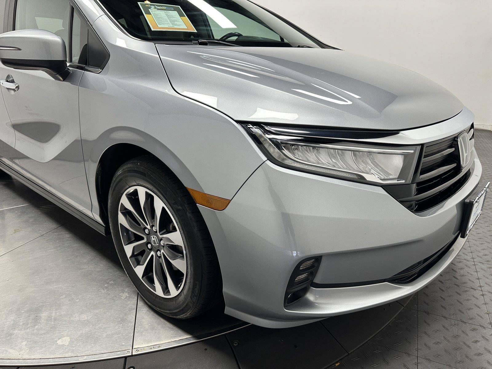 Used 2024 Honda Odyssey EX-L image 3