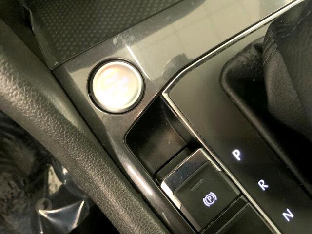 Used 2019 Volkswagen Tiguan SE image 17