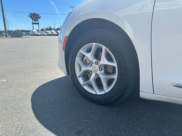 Used 2018 Chrysler Pacifica Touring-L Plus FWD image 31
