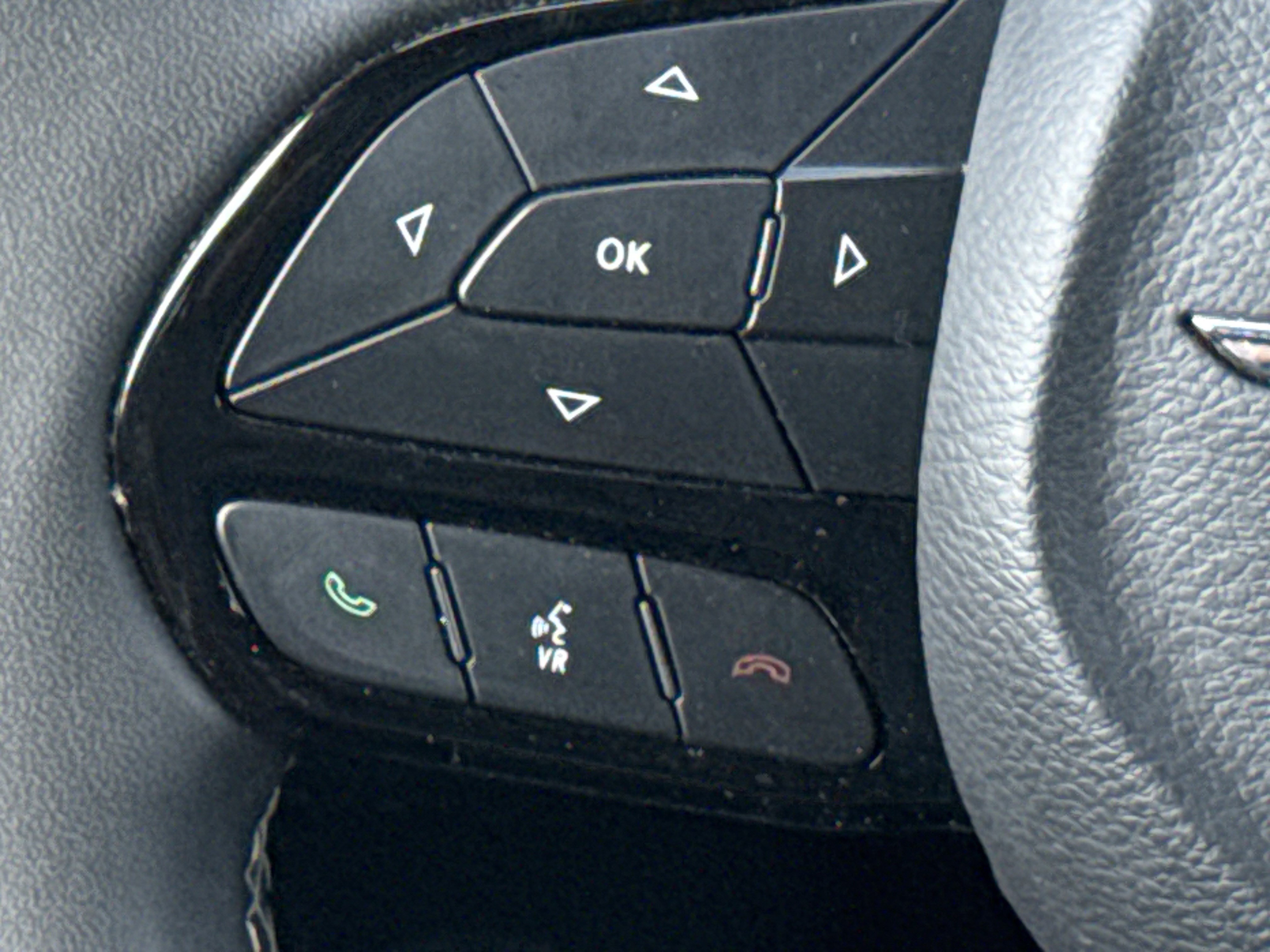 Used 2025 Chrysler Pacifica Limited FWD image 18