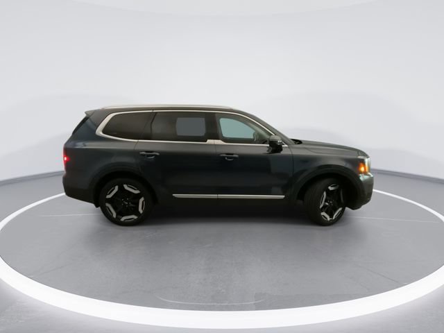 Used 2024 Kia Telluride EX w/ EX Captain's Chair Package image 5
