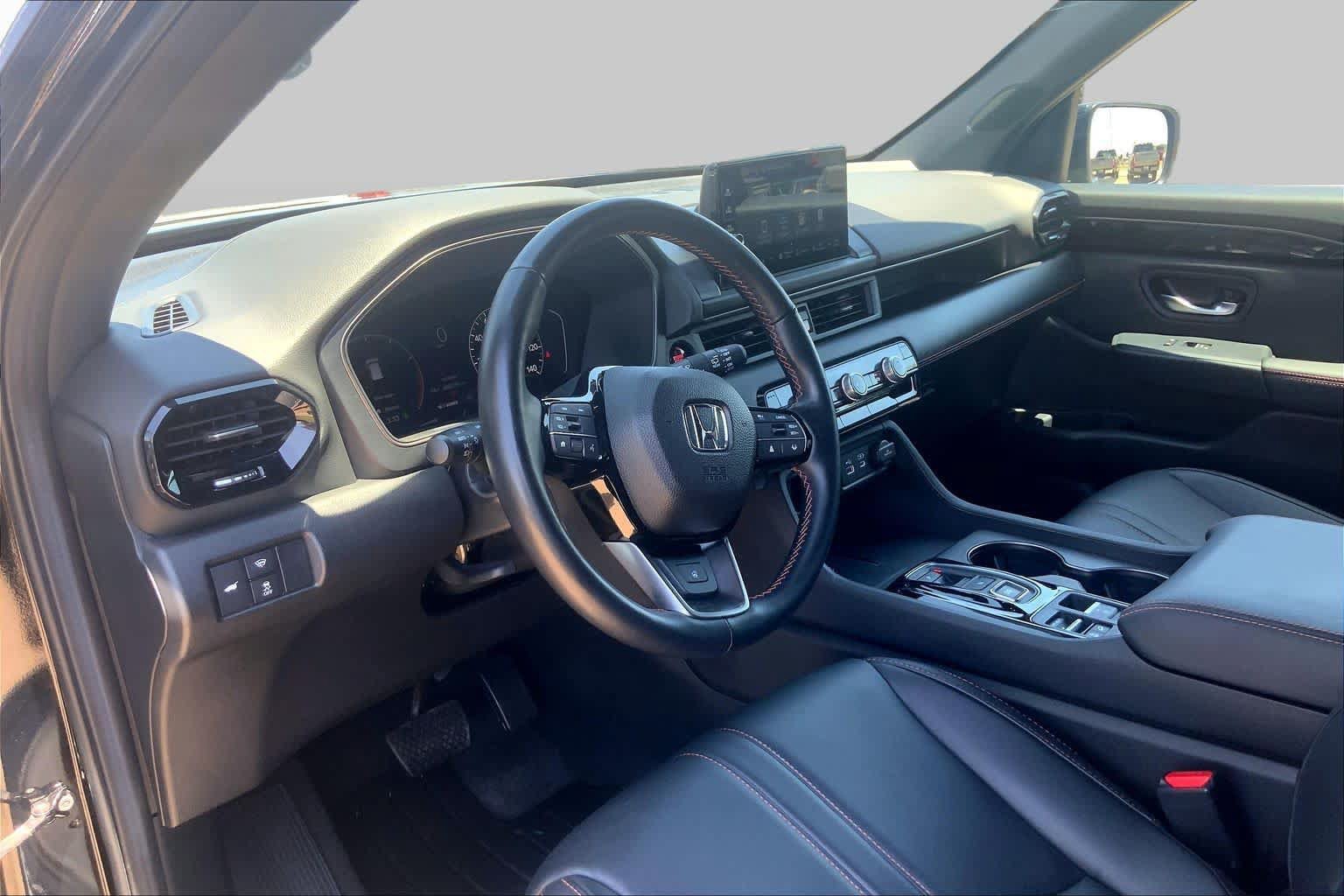 Used 2025 Honda Pilot TrailSport image 18
