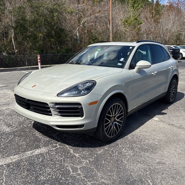 Used 2022 Porsche Cayenne Platinum Edition image 2
