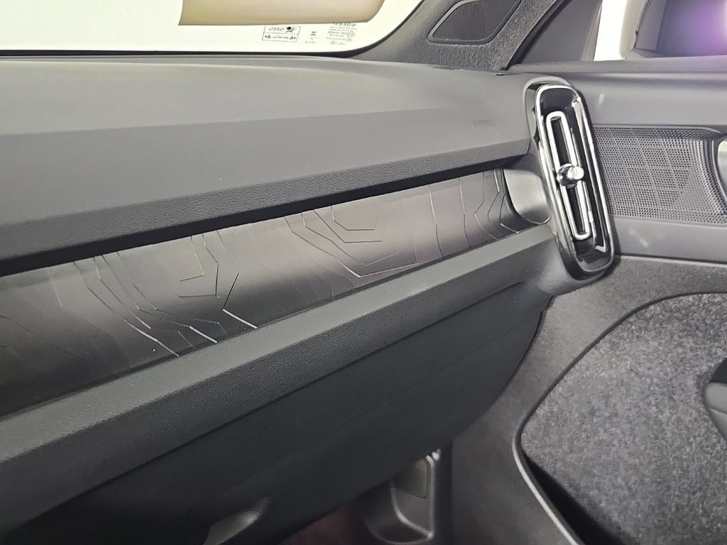 Certified 2023 Volvo XC40 Recharge Plus AWD/4WD image 28