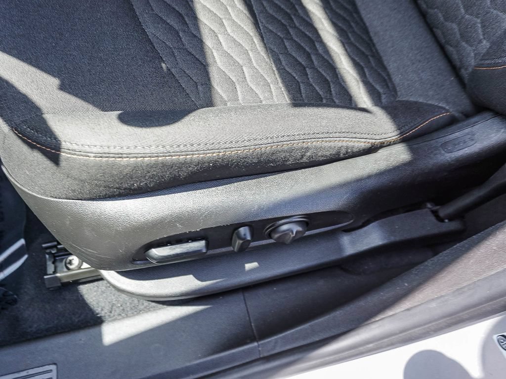 Used 2021 Chevrolet Equinox LT FWD image 19