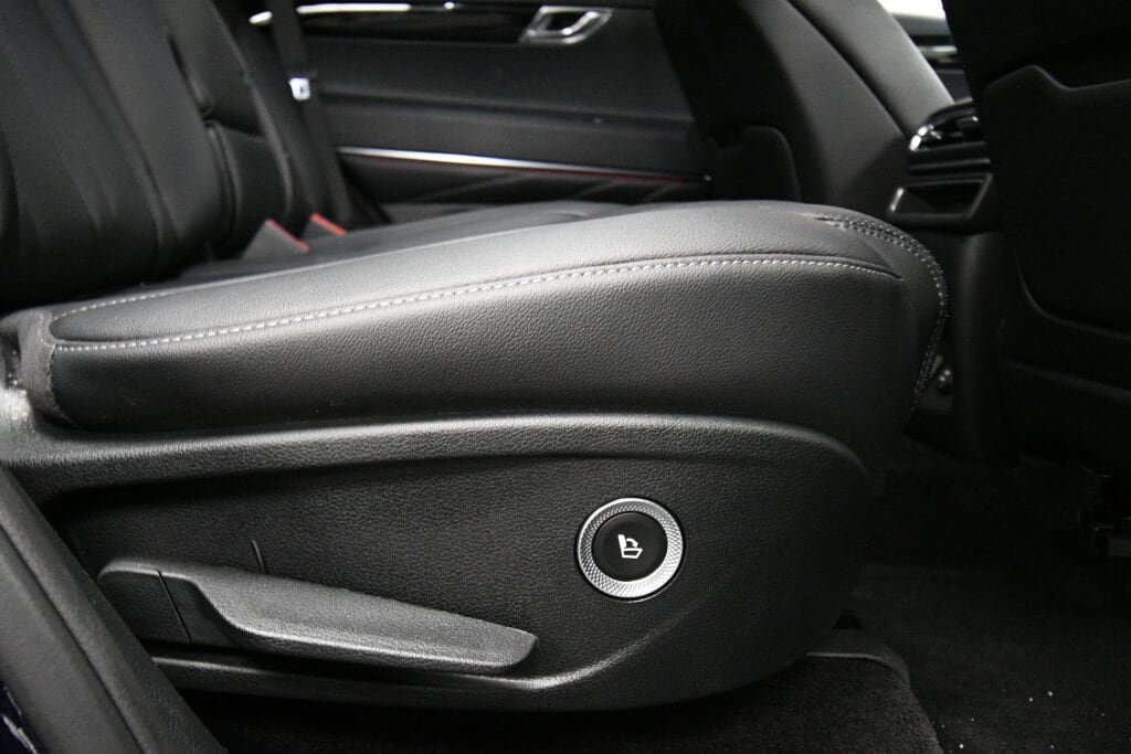Used 2025 Genesis GV80 2.5T Standard AWD/4WD image 27