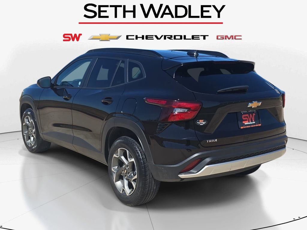 Used 2025 Chevrolet Trax LT w/ LT Convenience Package image 5