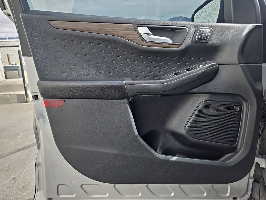 Used 2020 Ford Escape Titanium image 14