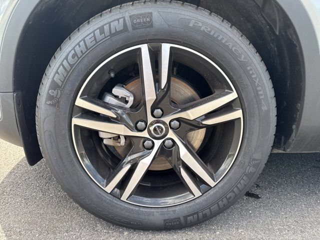 Certified 2025 Volvo XC40 B5 Core AWD/4WD image 9