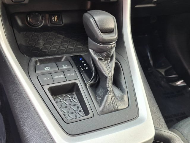 Used 2024 Toyota RAV4 XLE FWD image 20