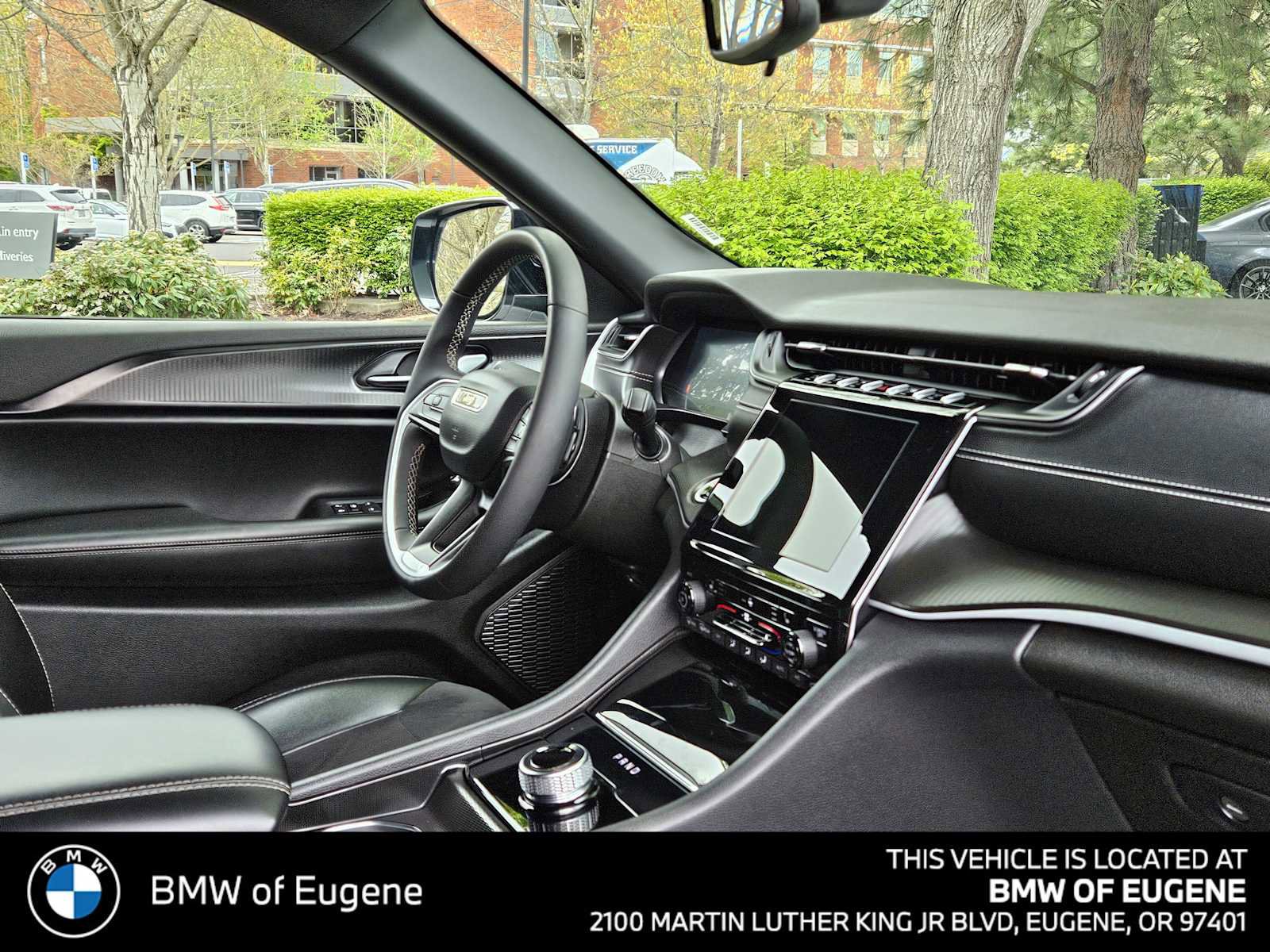 Used 2024 Jeep Grand Cherokee Altitude image 12