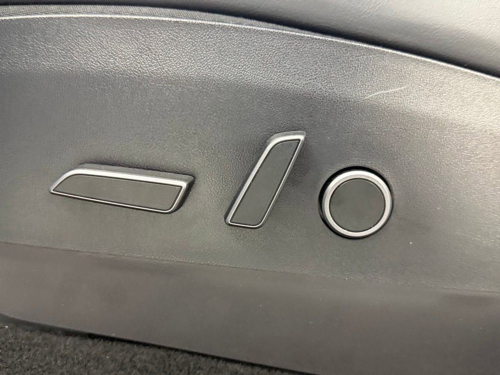 Used 2021 Tesla Model Y Long Range AWD/4WD image 25