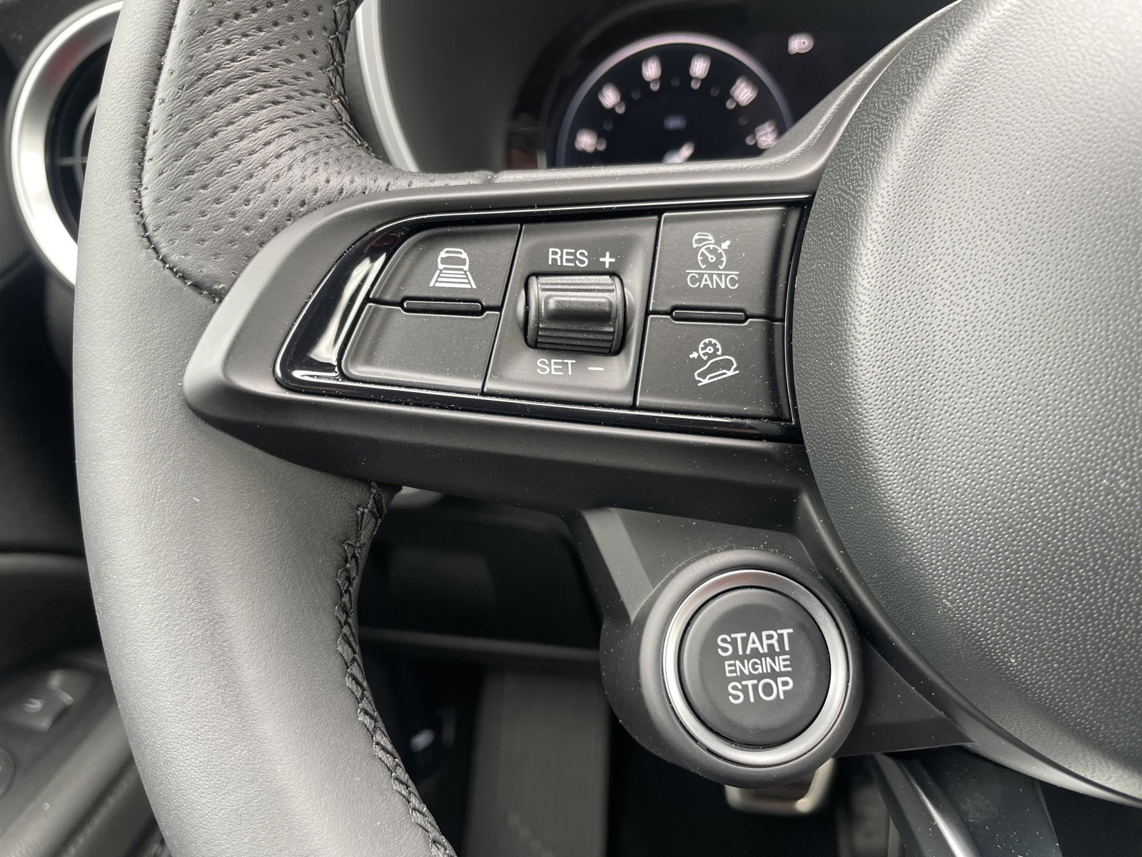 Used 2024 Alfa Romeo Stelvio Ti w/ Performance Driving Package image 19