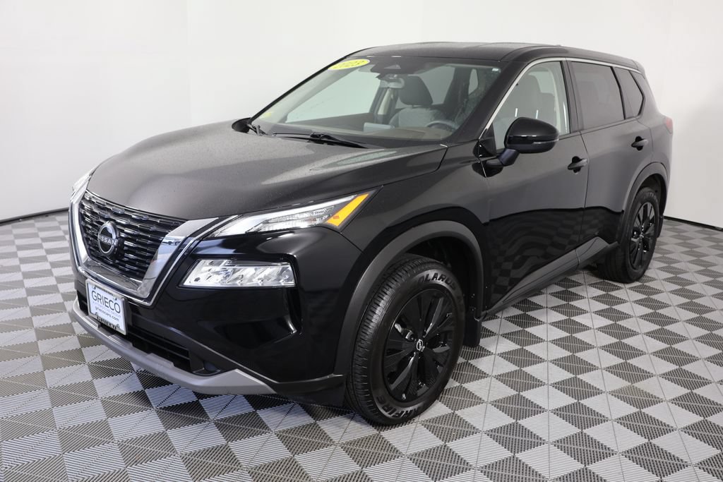 Used 2023 Nissan Rogue SV AWD/4WD image 3