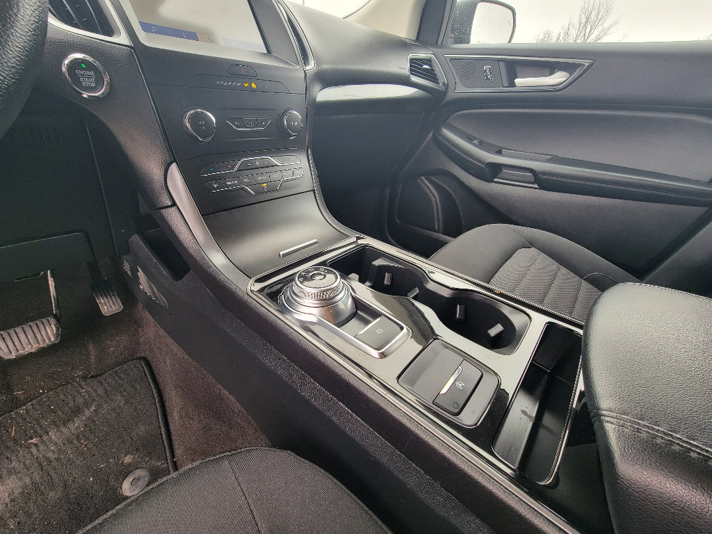 Used 2020 Ford Edge SE image 23