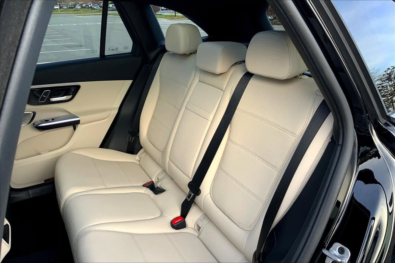Used 2026 Mercedes-Benz GLC 300 4MATIC image 13