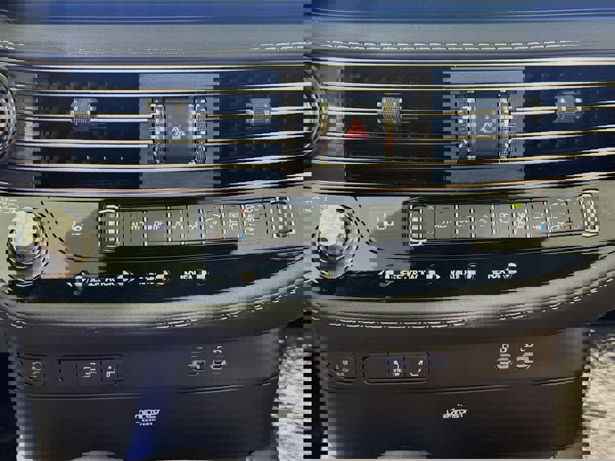 Used 2024 Lexus LS 500 w/ Interior Upgrade Package image 16