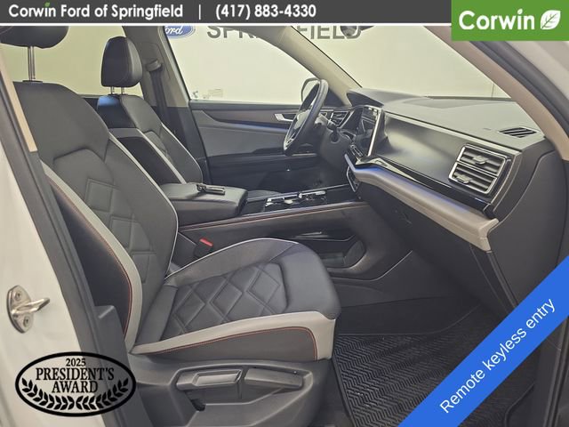 Used 2024 Volkswagen Atlas Peak Edition SE AWD/4WD image 9
