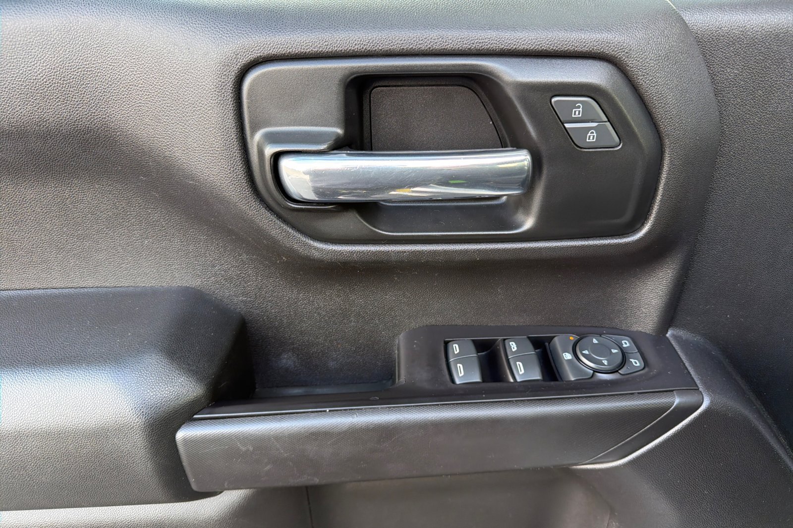 Used 2019 Chevrolet Silverado 1500 Custom w/ Custom Value Package AWD/4WD image 10