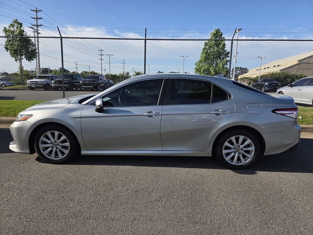 Used 2020 Toyota Camry LE FWD image 4