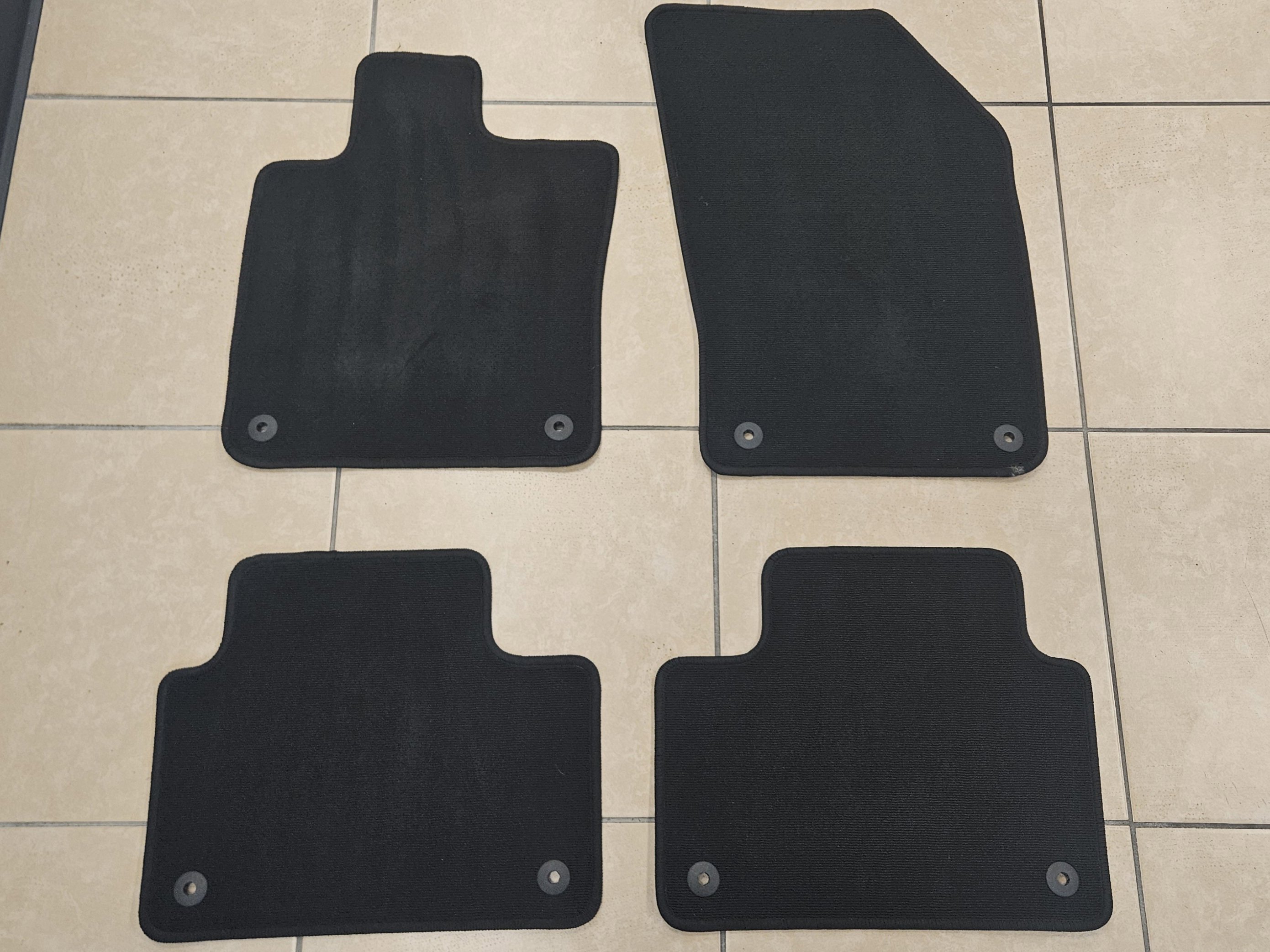 Used 2024 Volvo S60 T8 Core w/ Climate Package image 46