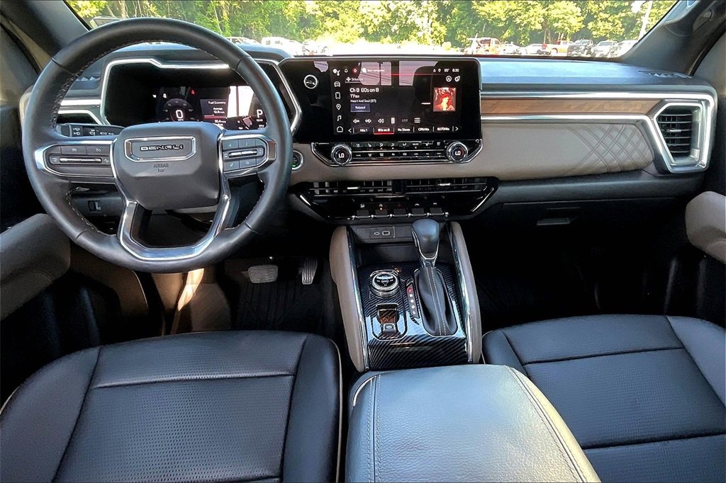 Used 2023 GMC Canyon Denali image 15