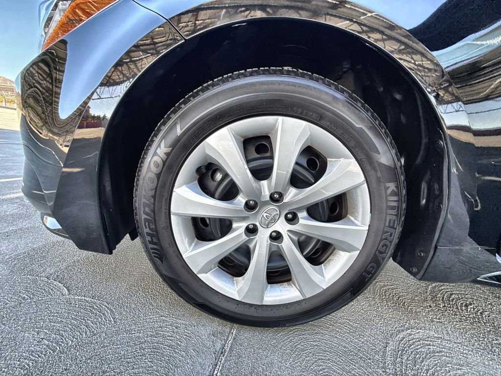 Used 2025 Toyota Corolla LE FWD image 23