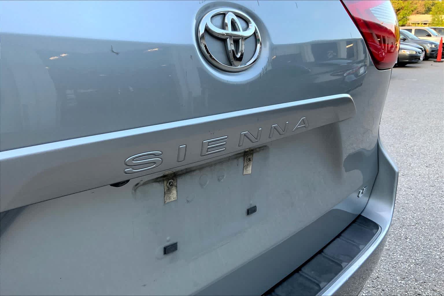 Used 2015 Toyota Sienna LE FWD image 30
