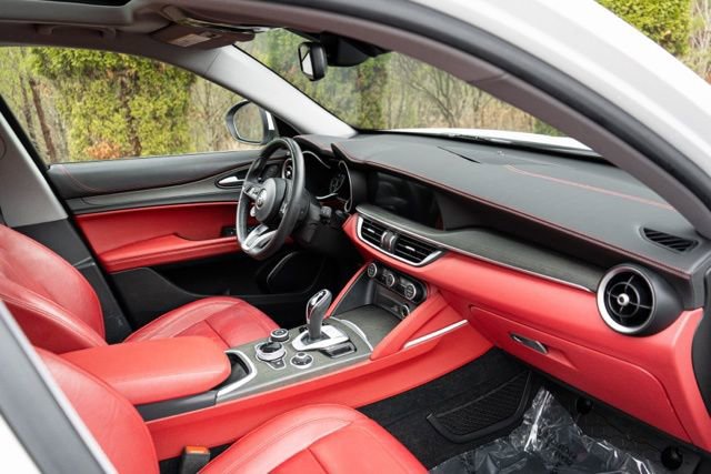 Used 2021 Alfa Romeo Stelvio Ti w/ Premium Package image 17