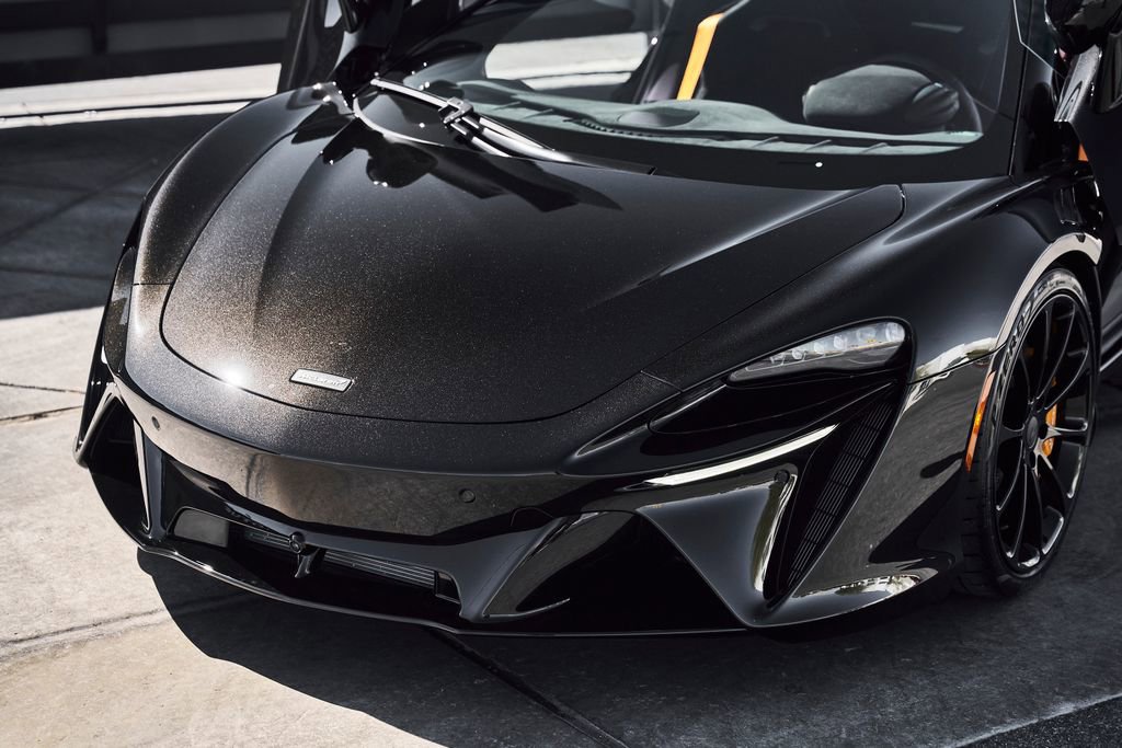 Used 2026 McLaren Artura RWD image 6