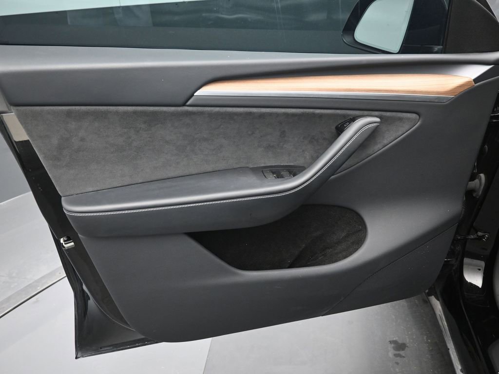 Used 2024 Tesla Model Y Long Range image 13
