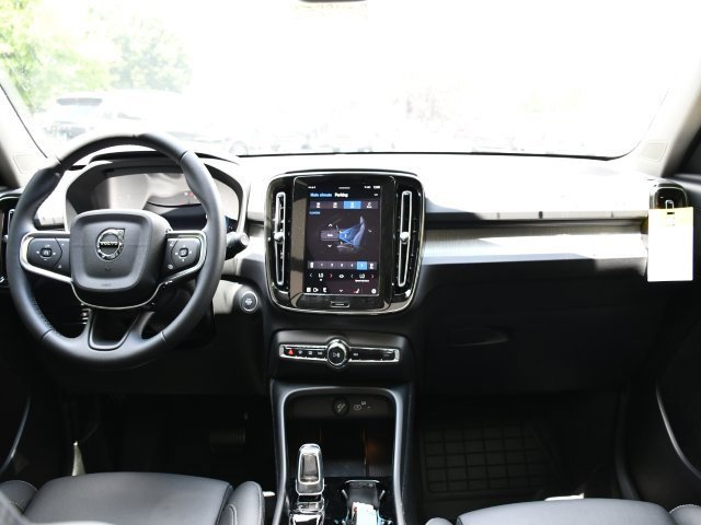New 2025 Volvo XC40 B5 Plus w/ Protection Package Premier image 17