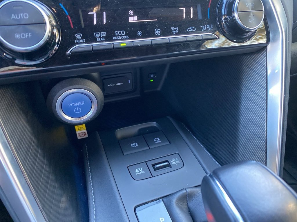 Used 2022 Toyota Venza XLE image 20