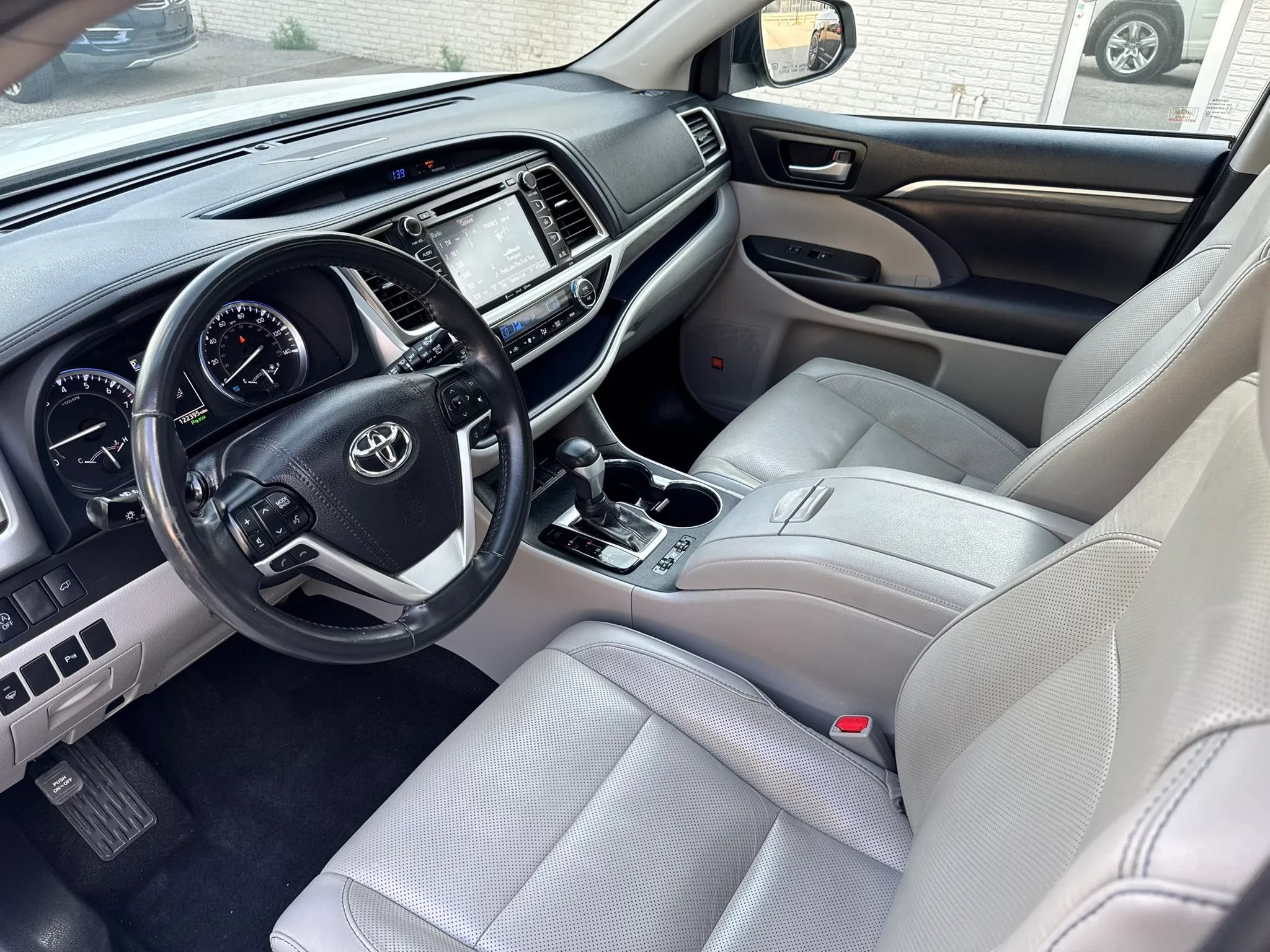 Used 2019 Toyota Highlander Limited FWD image 14