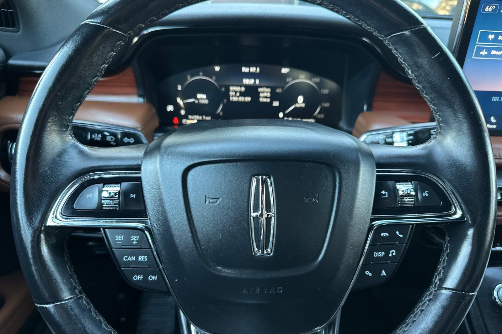 Used 2023 Lincoln Nautilus Reserve w/ Luxury Package image 23