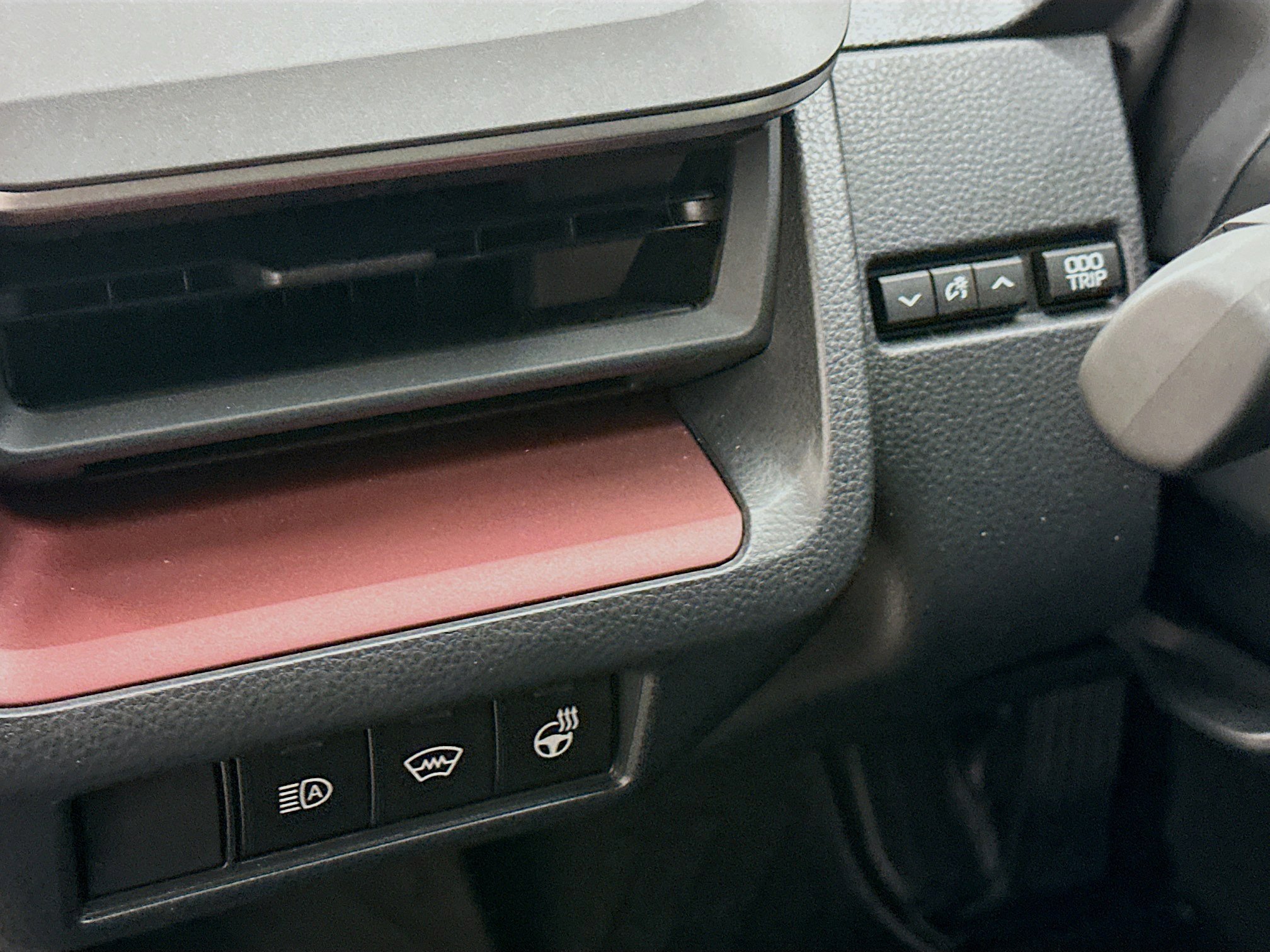 Used 2025 Toyota Prius Plug-In Hybrid image 17