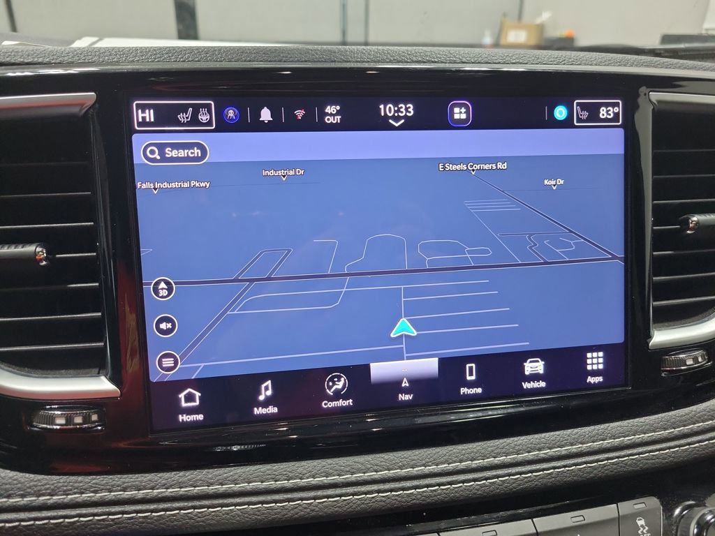 Used 2025 Chrysler Pacifica Limited image 35