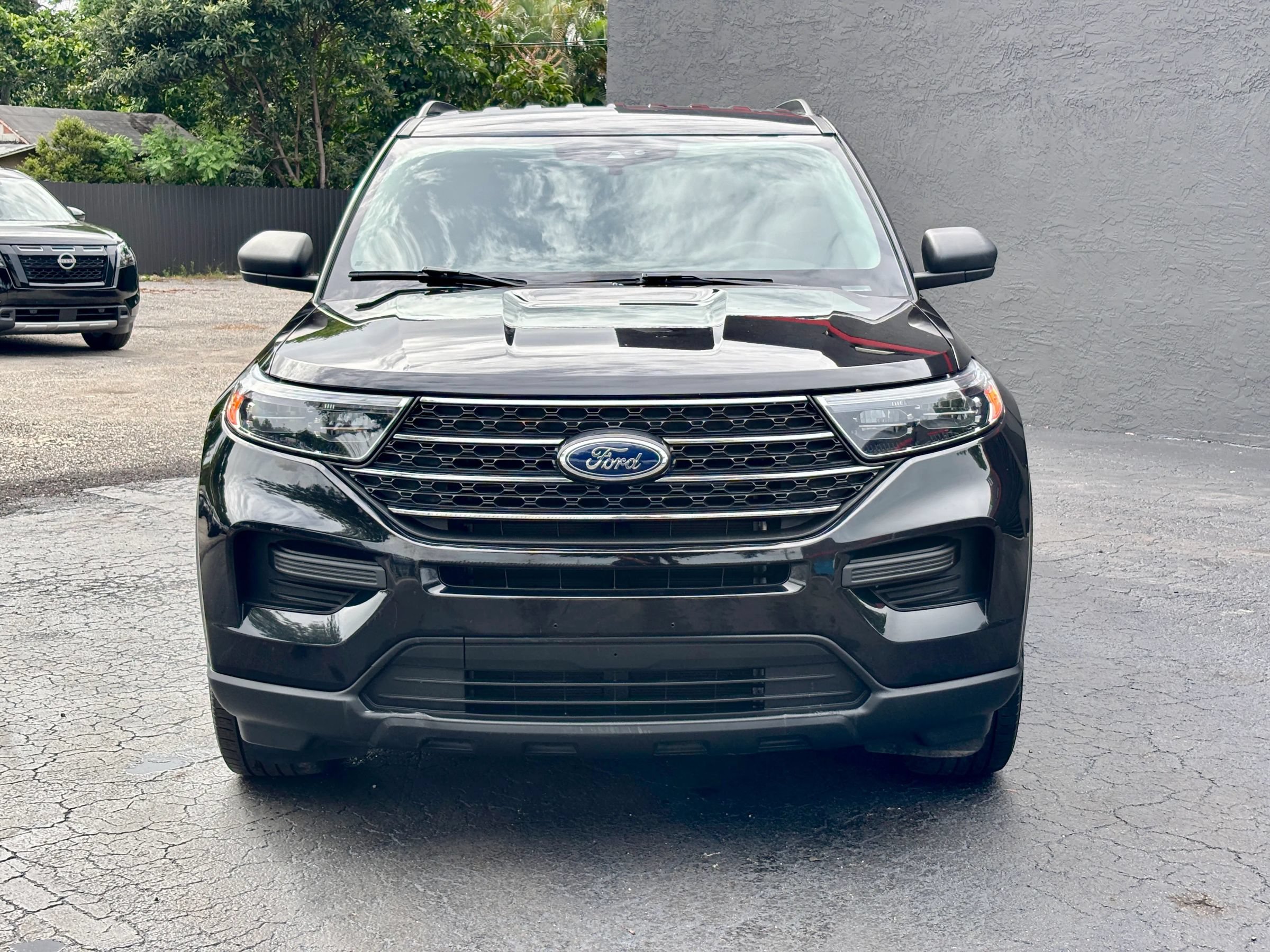 Used 2024 Ford Explorer XLT AWD/4WD image 2