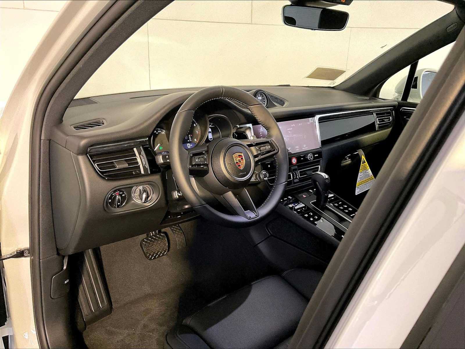 New 2026 Porsche Macan AWD/4WD image 4
