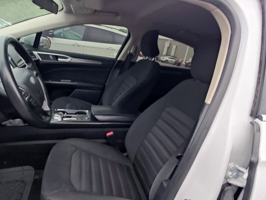Used 2018 Ford Fusion SE w/ Fusion SE Technology Package FWD image 6