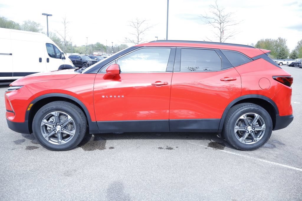 Used 2023 Chevrolet Blazer LT w/ Convenience Package AWD/4WD image 2