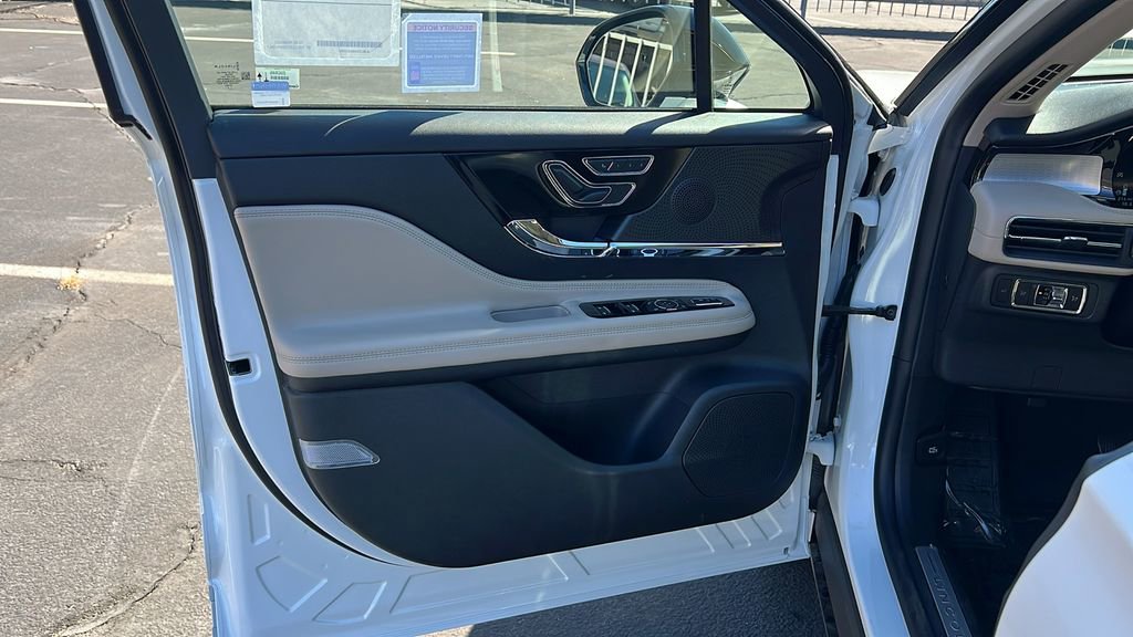 New 2025 Lincoln Corsair Premiere w/ Equipment Group 101A image 12