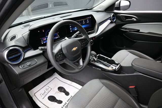 Used 2025 Chevrolet Trax LT FWD image 18