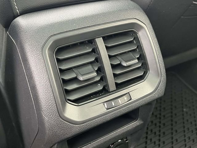 Used 2023 Volkswagen Tiguan SE w/ Panoramic Sunroof Package FWD image 21